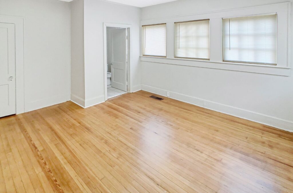 A fully furnished small office space for rent in Vestavia Hills, AL provided by Right Space, perfect for startups and small businesses.