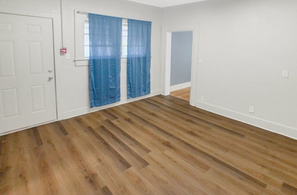 A Right Space team member highlighting the benefits of renting fully equipped private office spaces in Greystone, AL.