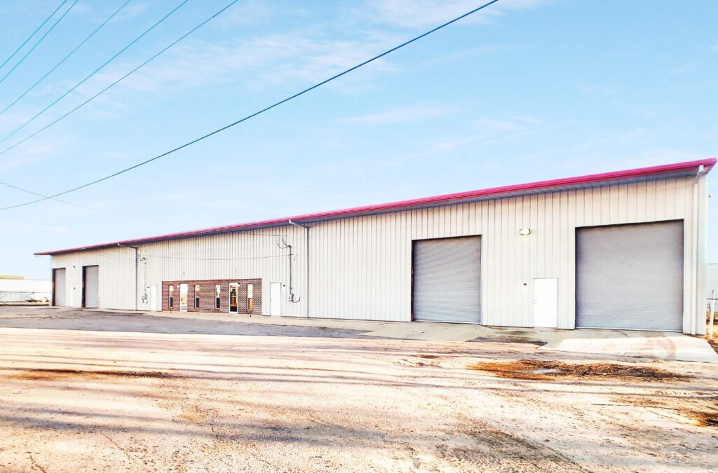 A Right Space representative highlighting the advantages of leasing commercial properties in Greystone, AL, including flexible terms and top locations.