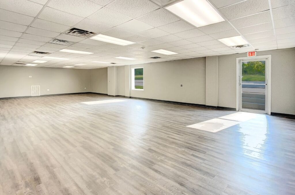 A Right Space professional discussing why businesses should rent commercial properties in Homewood, AL, with flexible lease options and prime locations. Commercial Property for Rent near me.